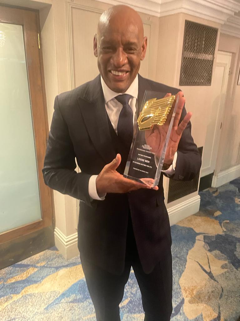Shaun Wallace with Loose Men Award