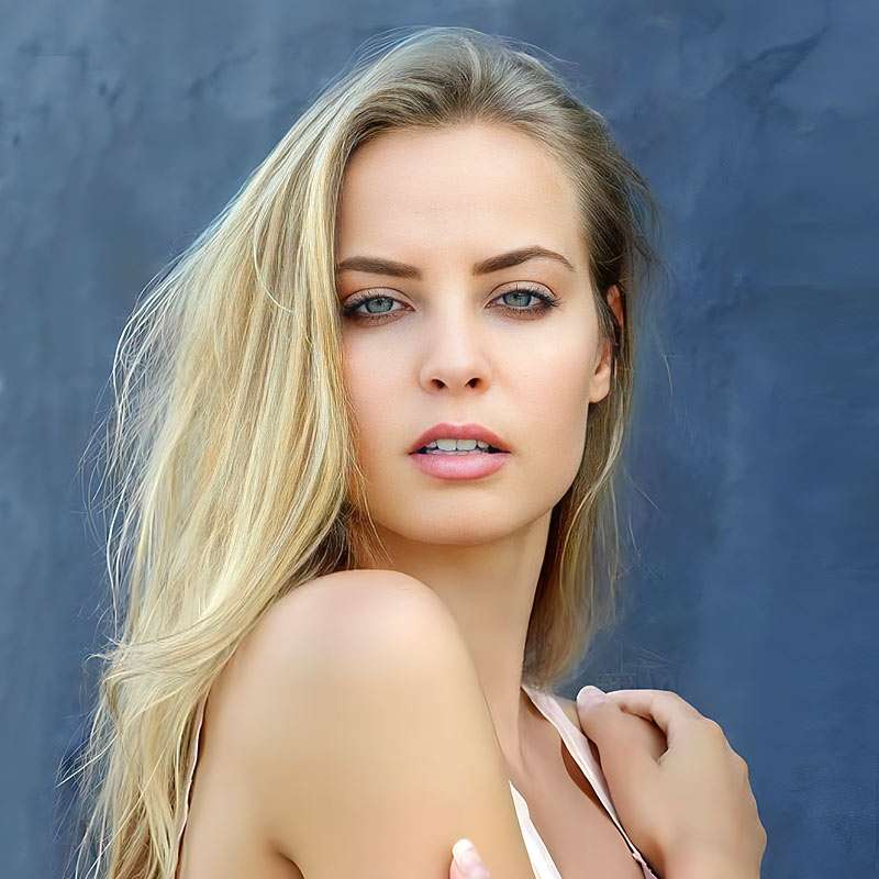 Sydney Bakich American Actress The Wedding Trip Amazon Prime