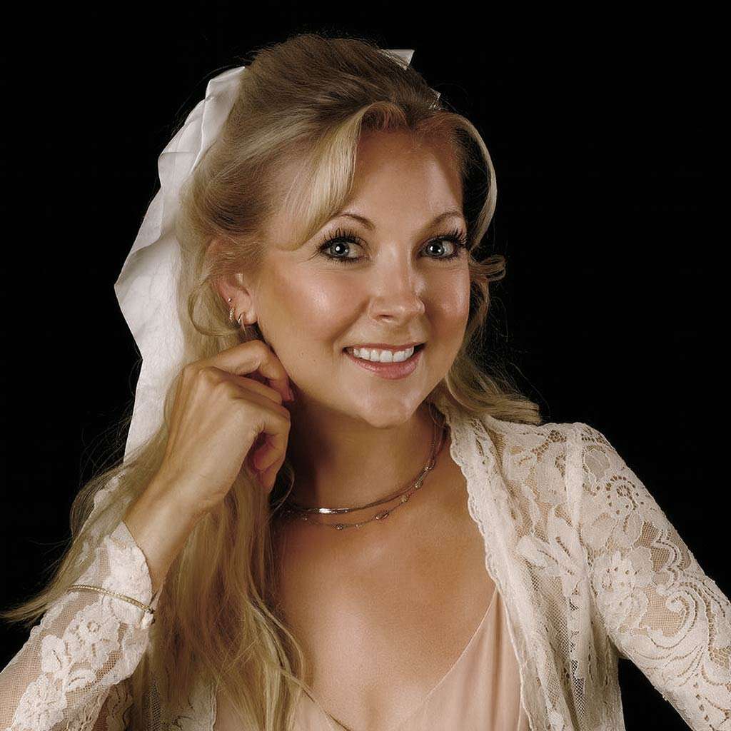 Christina Johnston International Soprano Opera and Classical Crossover Singer